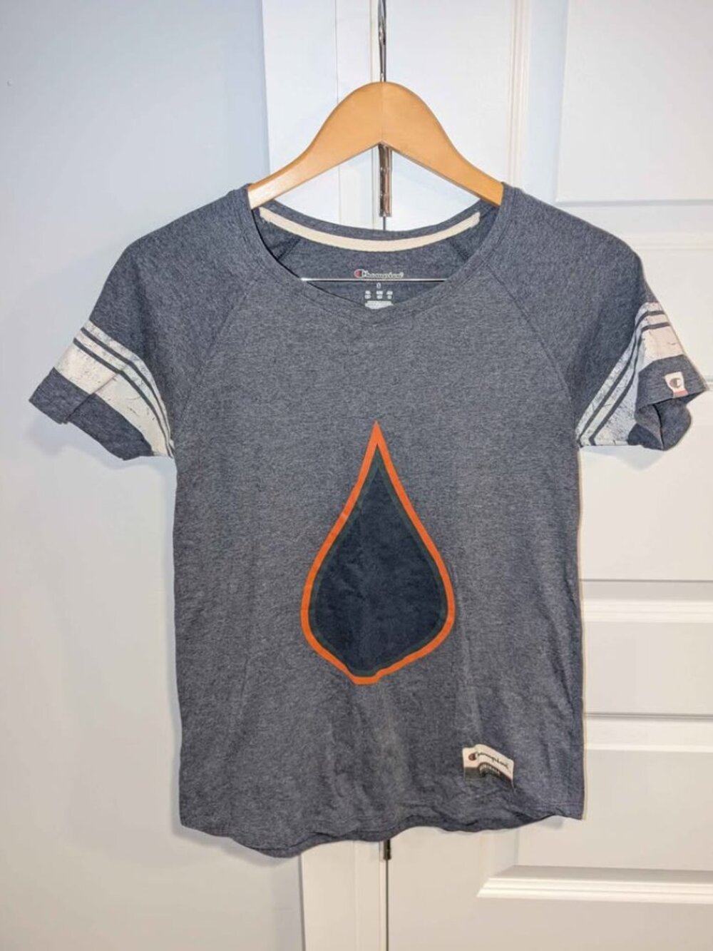 Champion Edmonton Oilers Women’s Hockey Top – Oil Drop Logo – Small